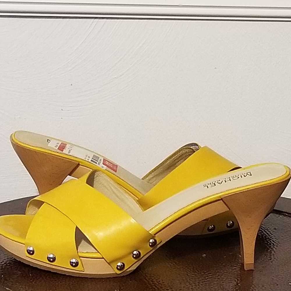 Shoe